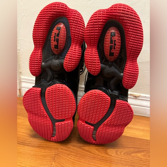 Nike LeBron 19 'Bred' CZ0203-001, Black/Red, Size US 10.5 - Picture 10 of 12